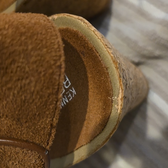 Kenneth Cole Reaction. Size 9. Brown heels - Picture 12 of 13